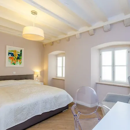 Vendégház Flores 4*