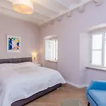 בית הארחה Flores 4*