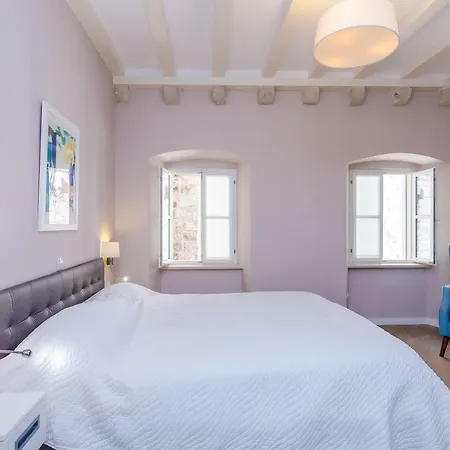 フローレス ルーム 4*